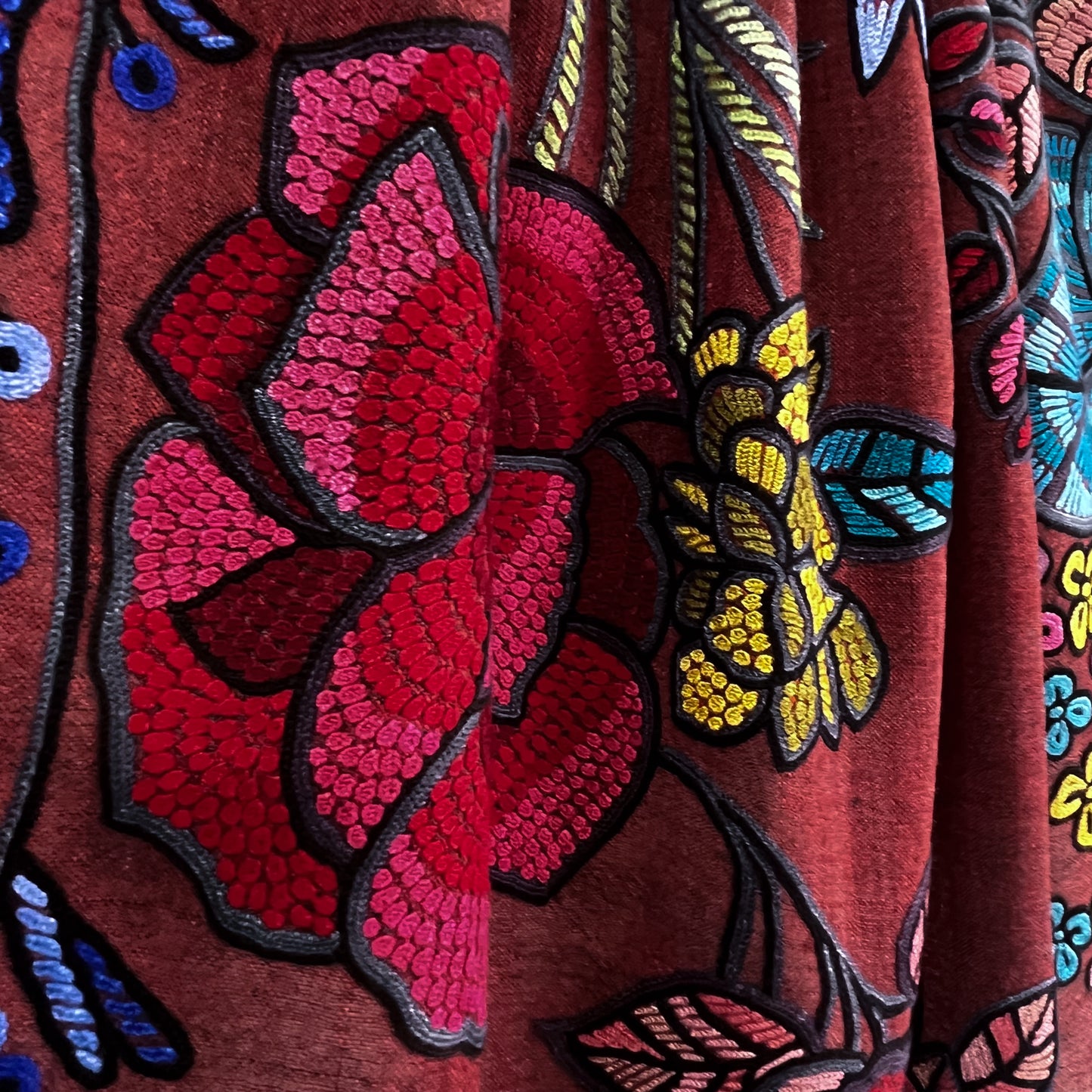 DARK FLOWER 薄手ウール&シルク アリー手刺繍ストール (ダークレッド)