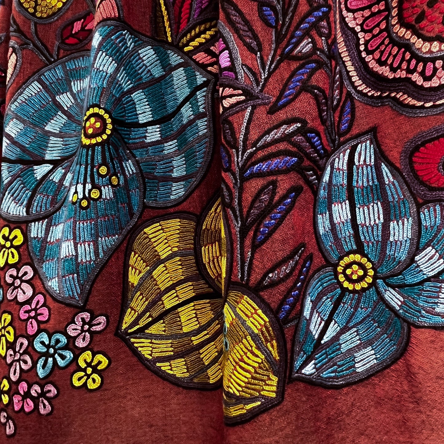 DARK FLOWER 薄手ウール&シルク アリー手刺繍ストール (ダークレッド)