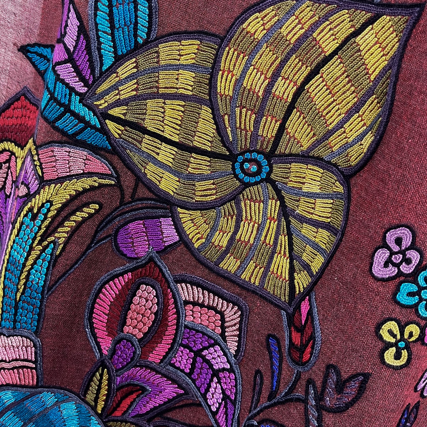 DARK FLOWER 薄手ウール&シルク アリー手刺繍ストール (ダークレッド)