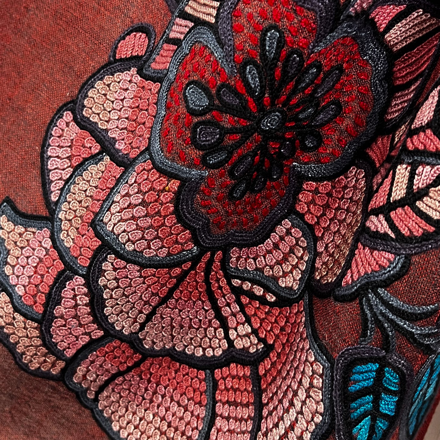 DARK FLOWER 薄手ウール&シルク アリー手刺繍ストール (ダークレッド)