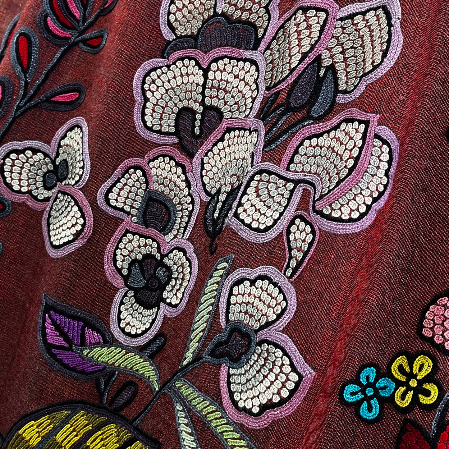 DARK FLOWER 薄手ウール&シルク アリー手刺繍ストール (ダークレッド)