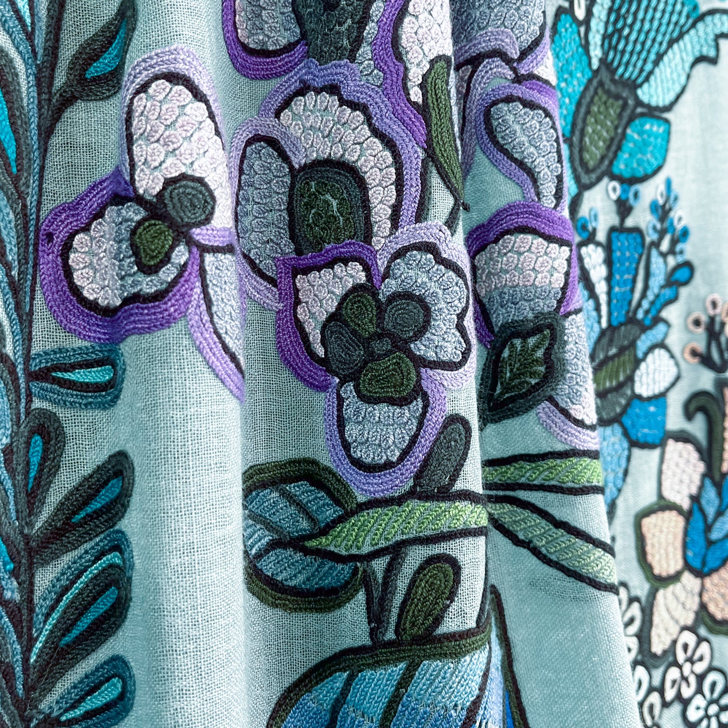 DREAM GARDEN 薄手ウール&シルク アリー手刺繍ストール (ダルターコイズ)