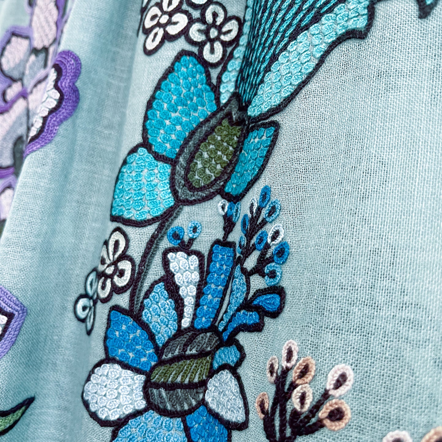 DREAM GARDEN 薄手ウール&シルク アリー手刺繍ストール (ダルターコイズ)