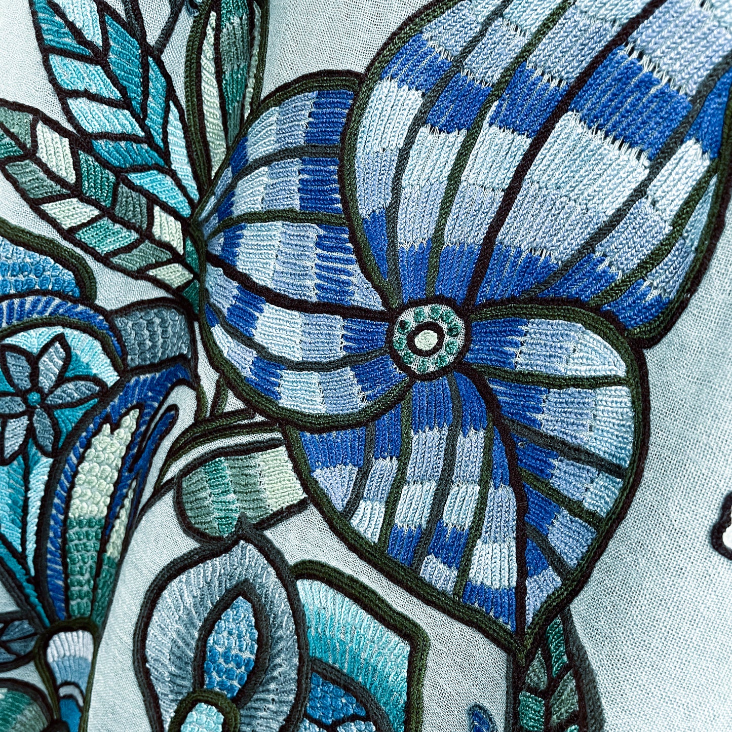 DREAM GARDEN 薄手ウール&シルク アリー手刺繍ストール (ダルターコイズ)