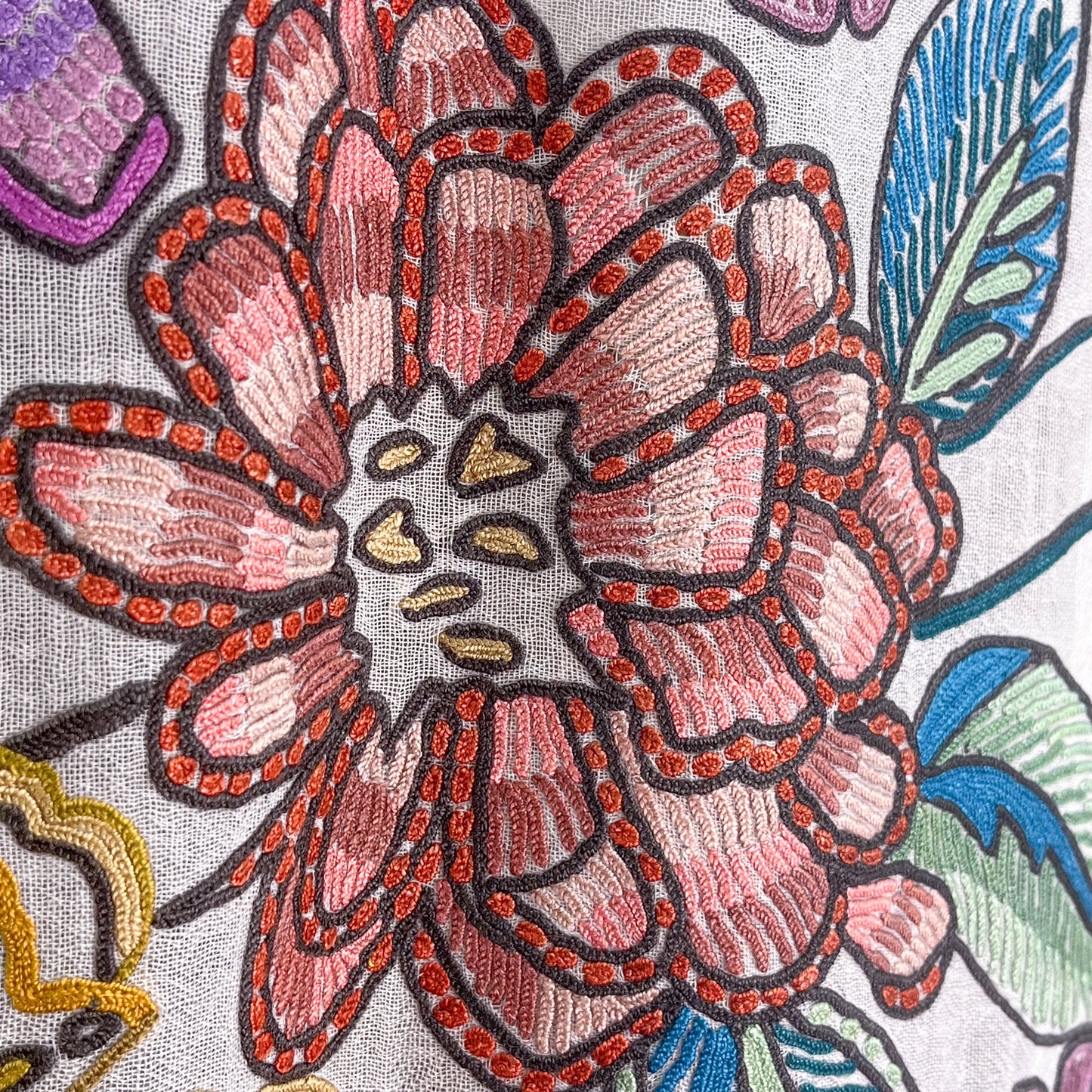 [Free Shipping] Big Flower Wool &amp; Silk Allie Hand Embroidered Stole 180cm x 60cm (Light Pink)