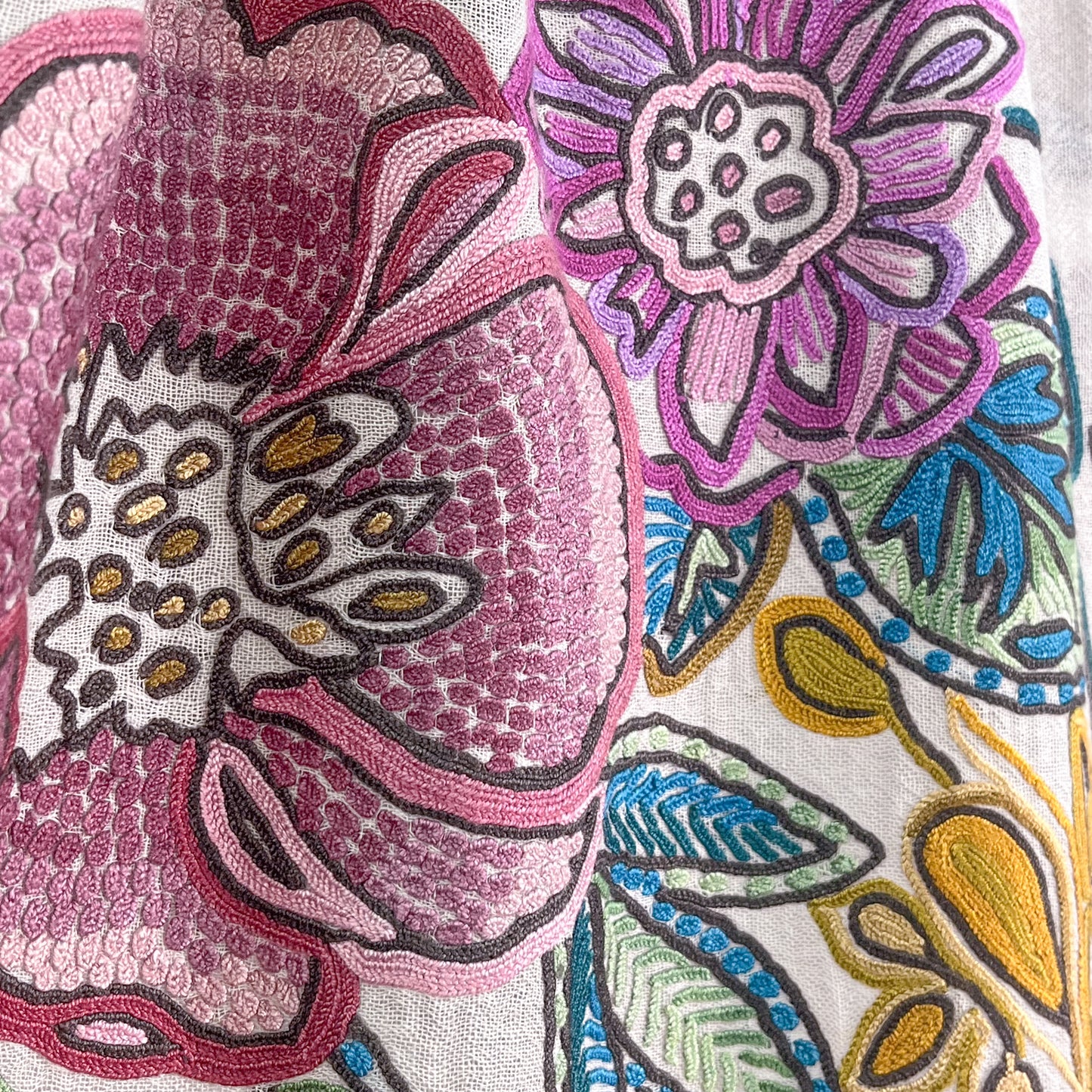 [Free Shipping] Big Flower Wool &amp; Silk Allie Hand Embroidered Stole 180cm x 60cm (Light Pink)