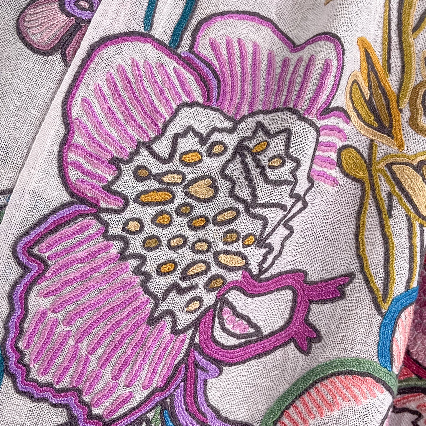 [Free Shipping] Big Flower Wool &amp; Silk Allie Hand Embroidered Stole 180cm x 60cm (Light Pink)