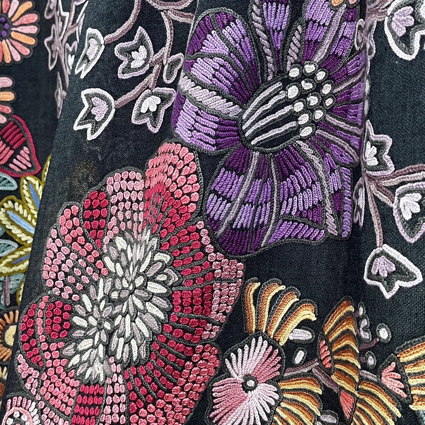 FLOWER TRAIN　薄手ウール&シルク アリー手刺繍ストール(オフブラック)