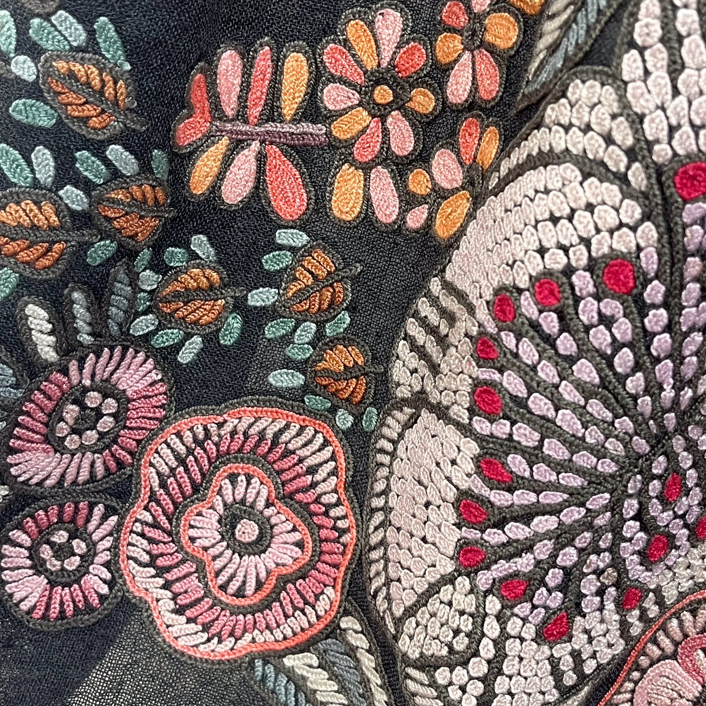 FLOWER TRAIN　薄手ウール&シルク アリー手刺繍ストール(オフブラック)