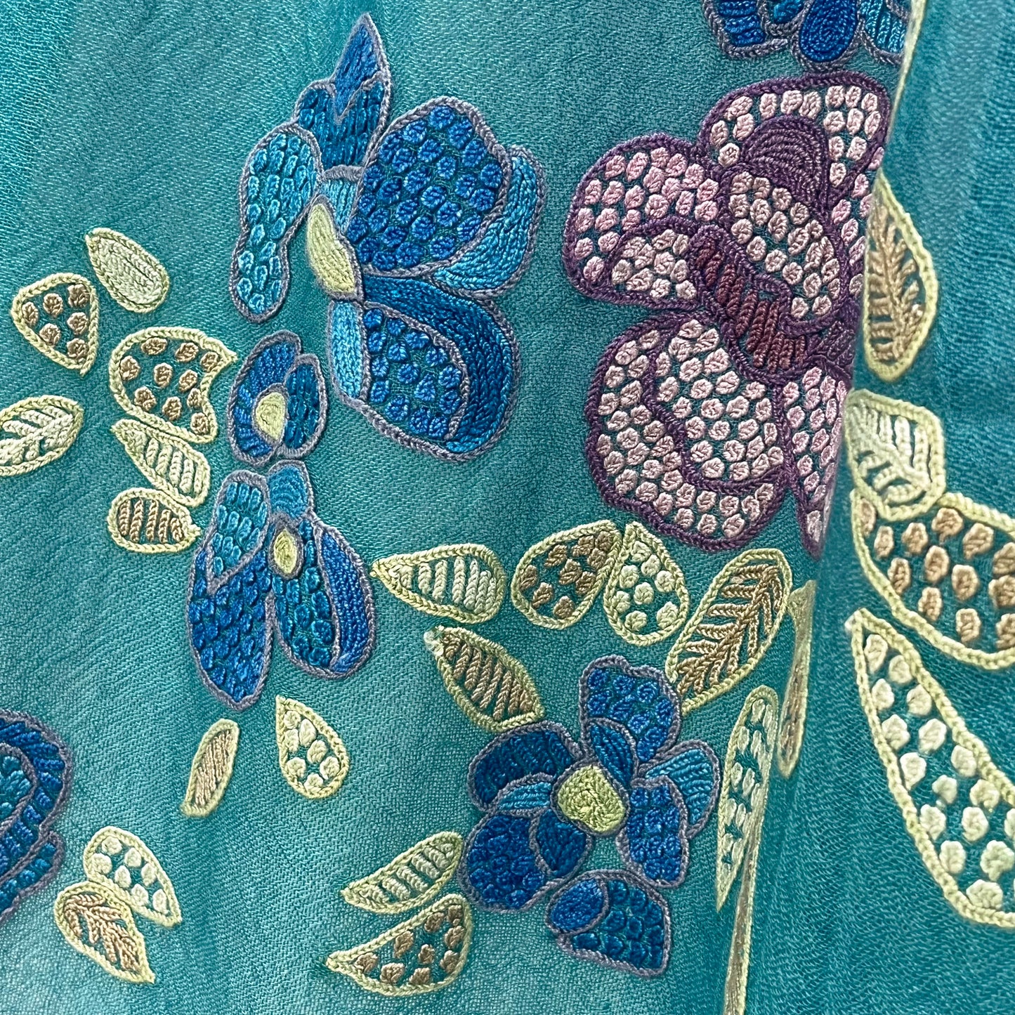 ウール&シルク アリー手刺繍ストール(ターコイズ)【銀座店リニューアル記念スペシャルプライス】