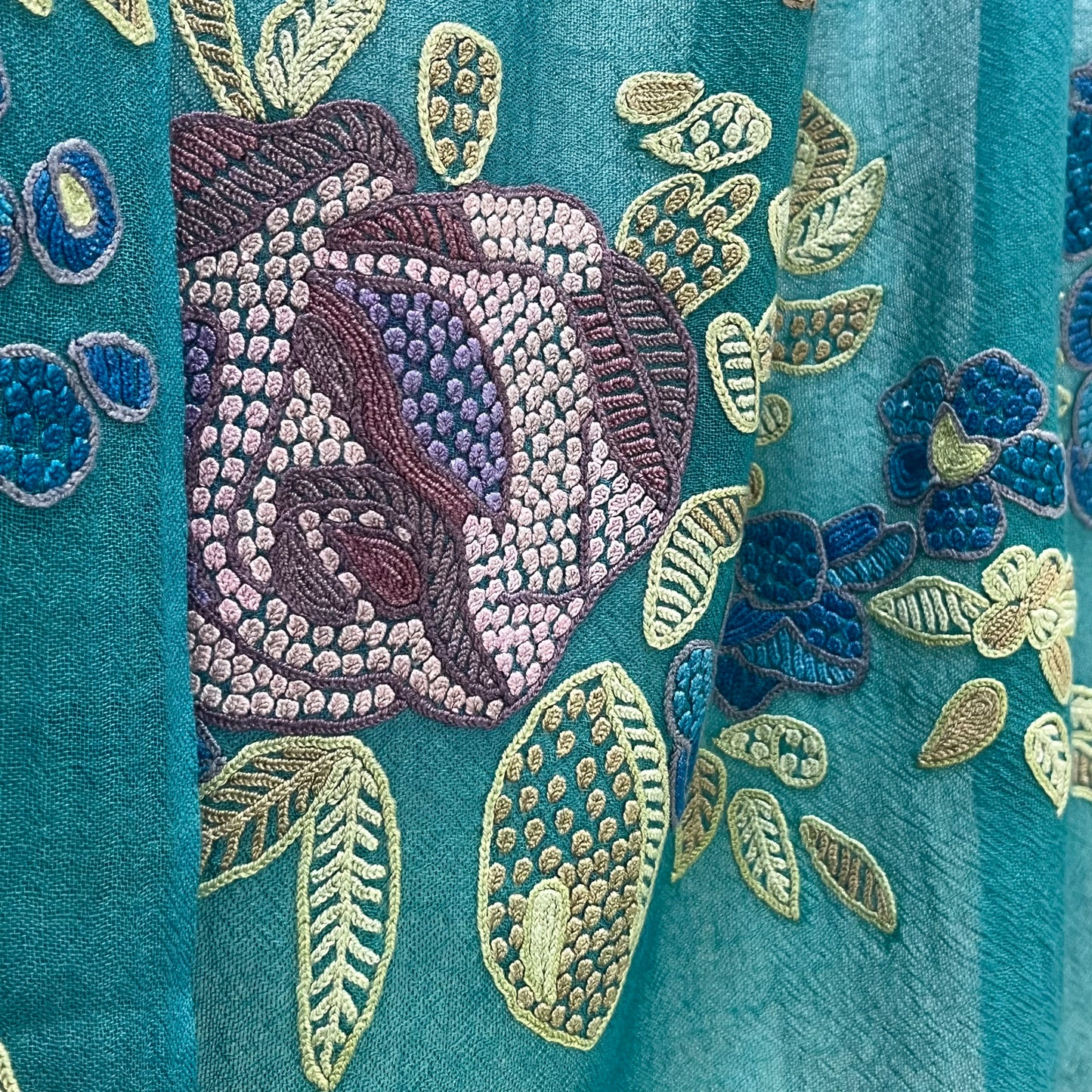 ウール&シルク アリー手刺繍ストール(ターコイズ)【銀座店リニューアル記念スペシャルプライス】