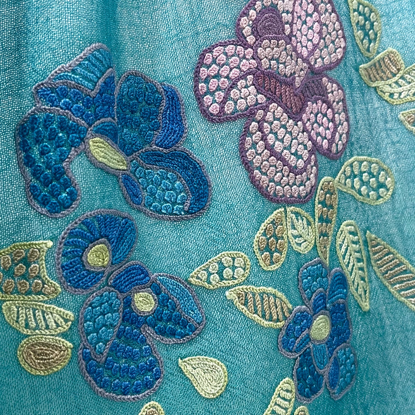 ウール&シルク アリー手刺繍ストール(ターコイズ)【銀座店リニューアル記念スペシャルプライス】