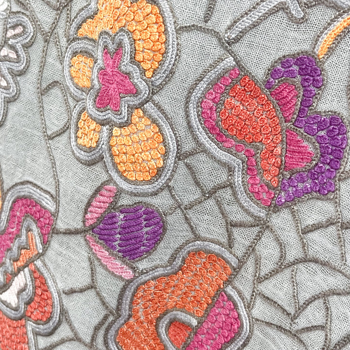 薄手ウール&シルク アリー手刺繍ストール (グレー)