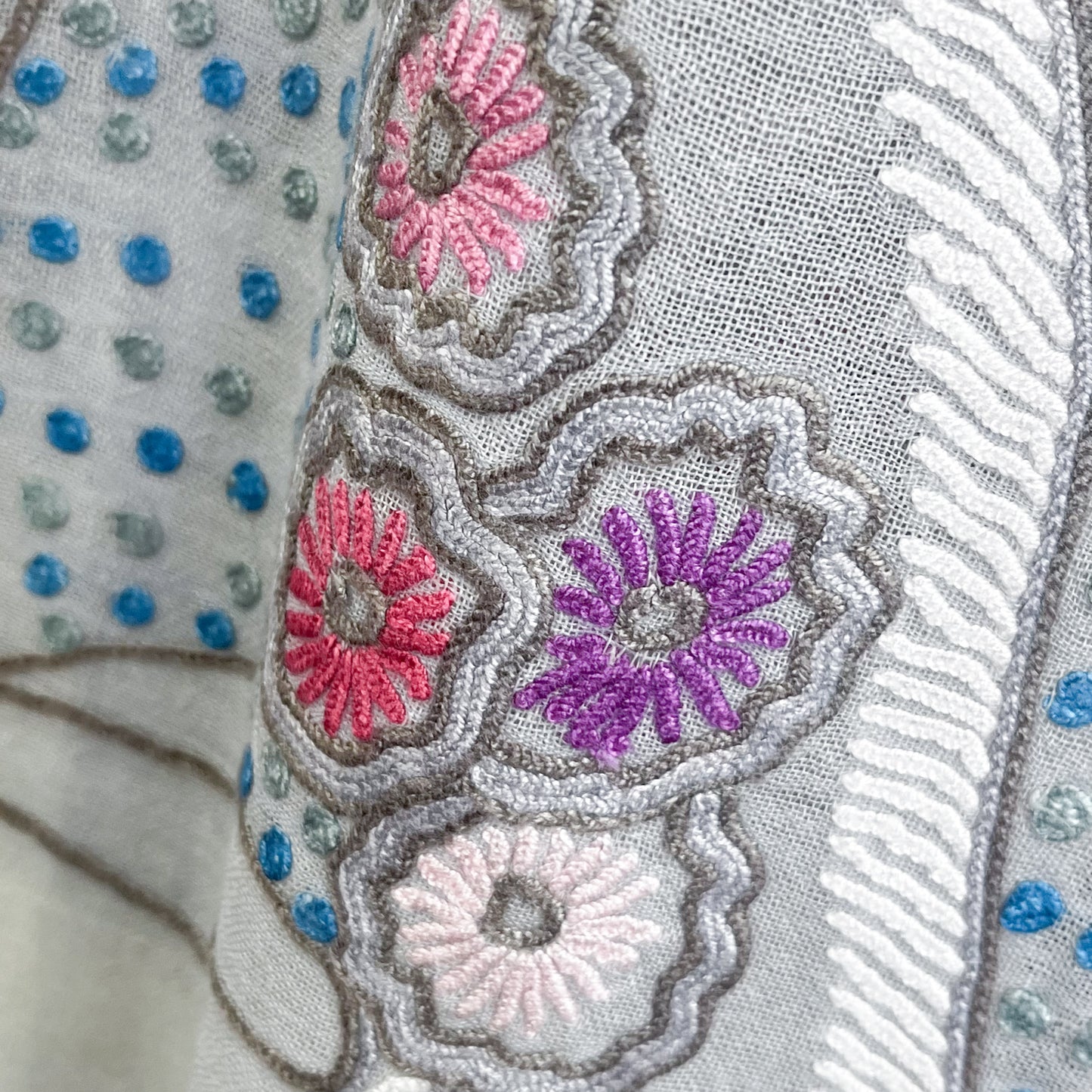 薄手ウール&シルク アリー手刺繍ストール (グレー)