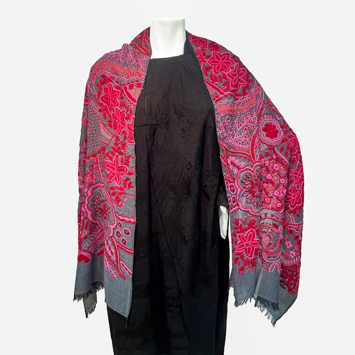Arabesque 薄手ウール&シルク アリー手刺繍ストール (ダークグレー/レッド)