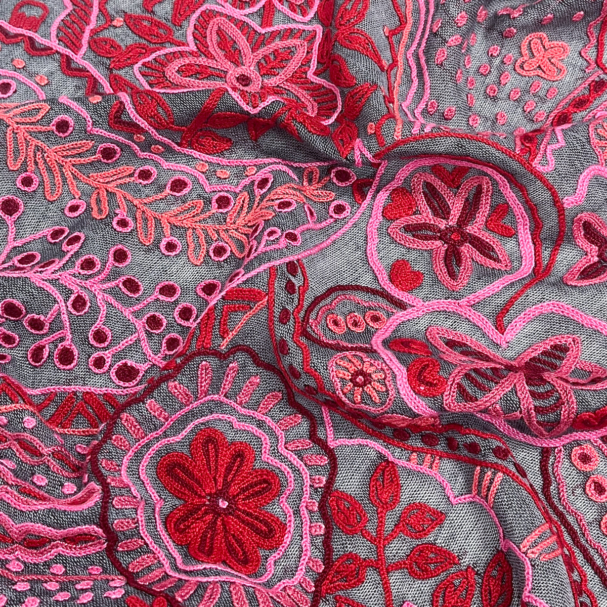 Arabesque 薄手ウール&シルク アリー手刺繍ストール (ダークグレー/レッド)