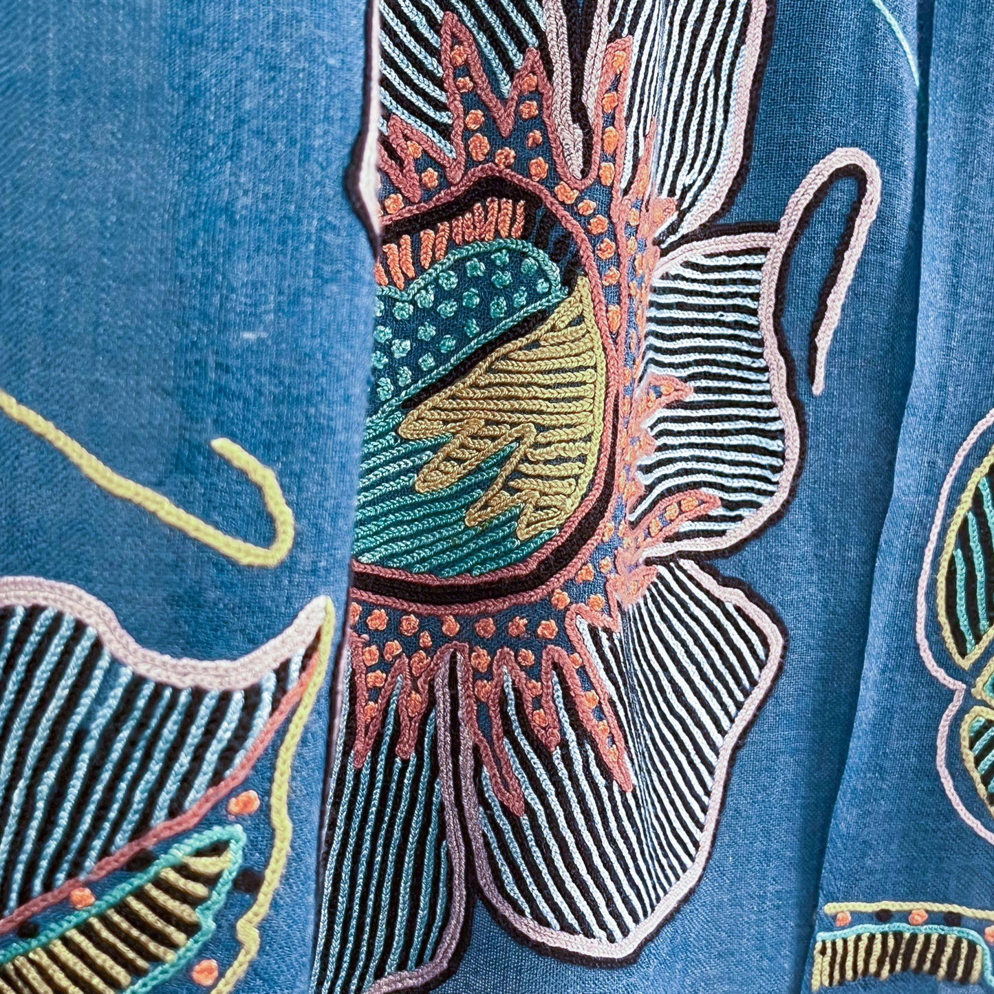 Fusion Flowers　ウール&シルク アリー手刺繍ストール　(ターコイズ)