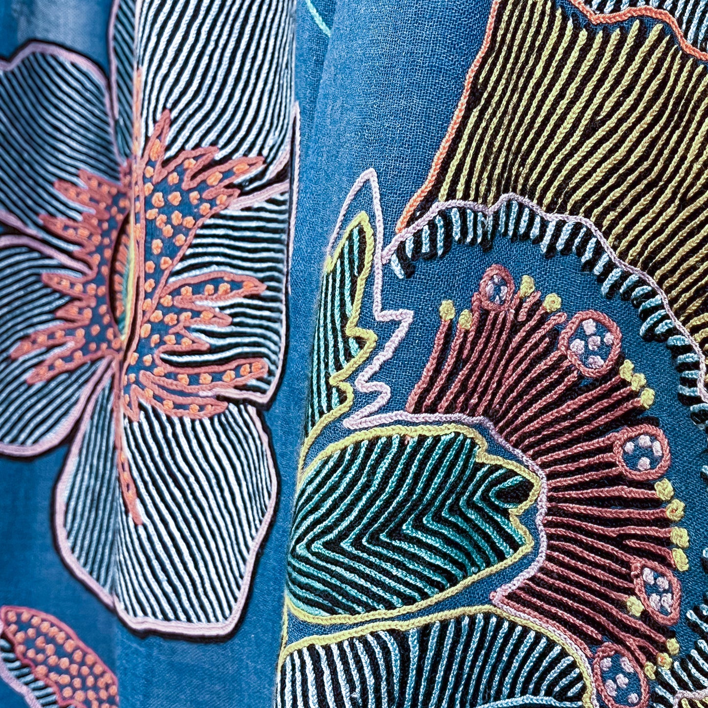 Fusion Flowers　ウール&シルク アリー手刺繍ストール　(ターコイズ)