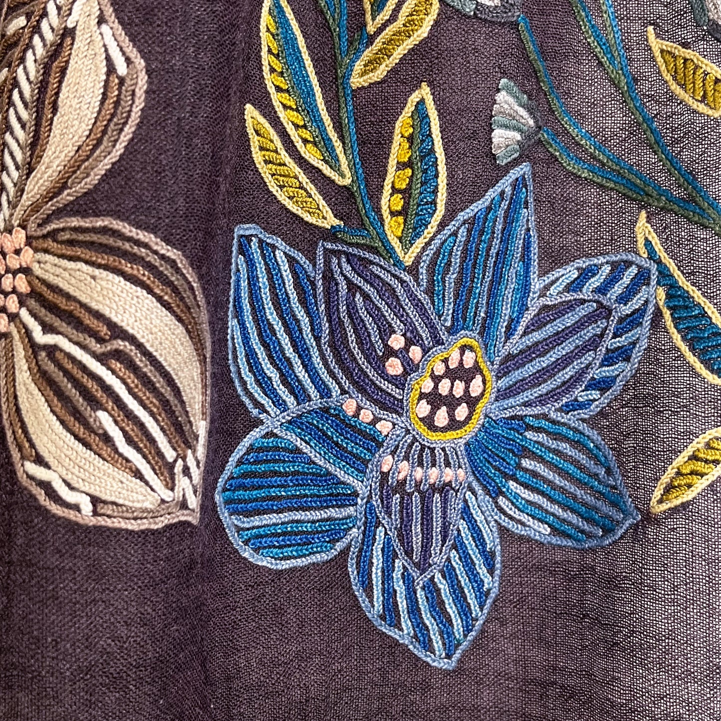 Flower Celebration 薄手ウール&シルク アリー手刺繍ストール(ディープパープル)