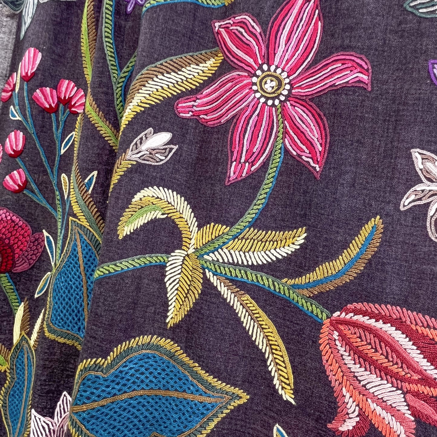 Flower Celebration 薄手ウール&シルク アリー手刺繍ストール(ディープパープル)