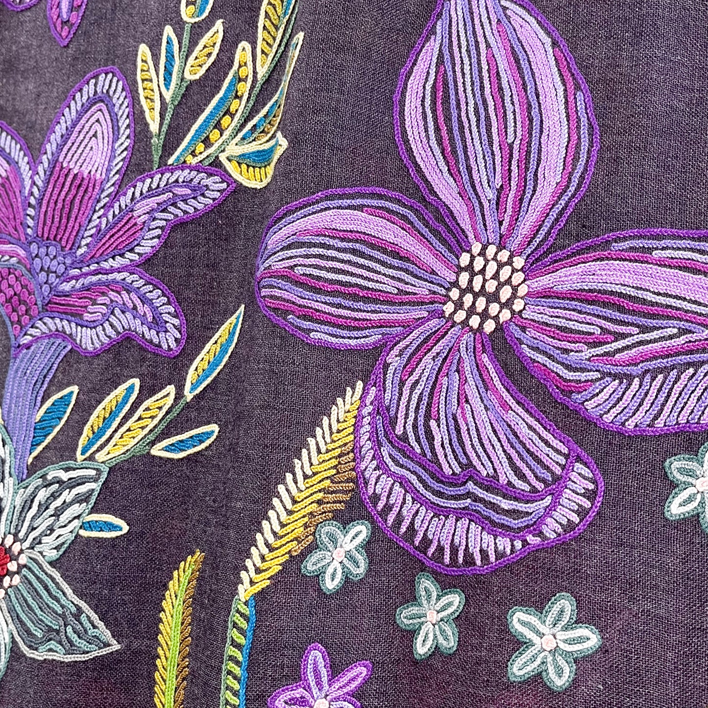 Flower Celebration 薄手ウール&シルク アリー手刺繍ストール(ディープパープル)