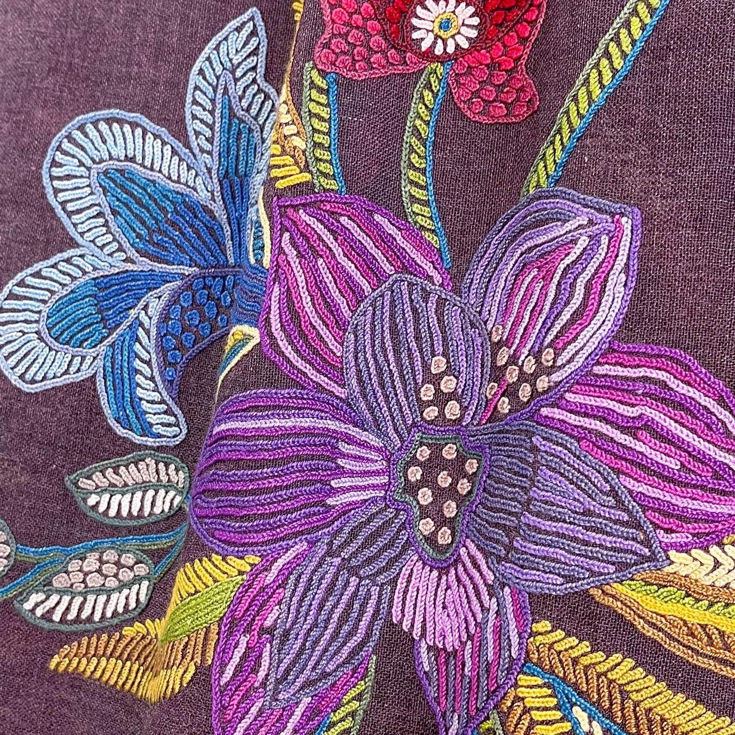 Flower Celebration 薄手ウール&シルク アリー手刺繍ストール(ディープパープル)