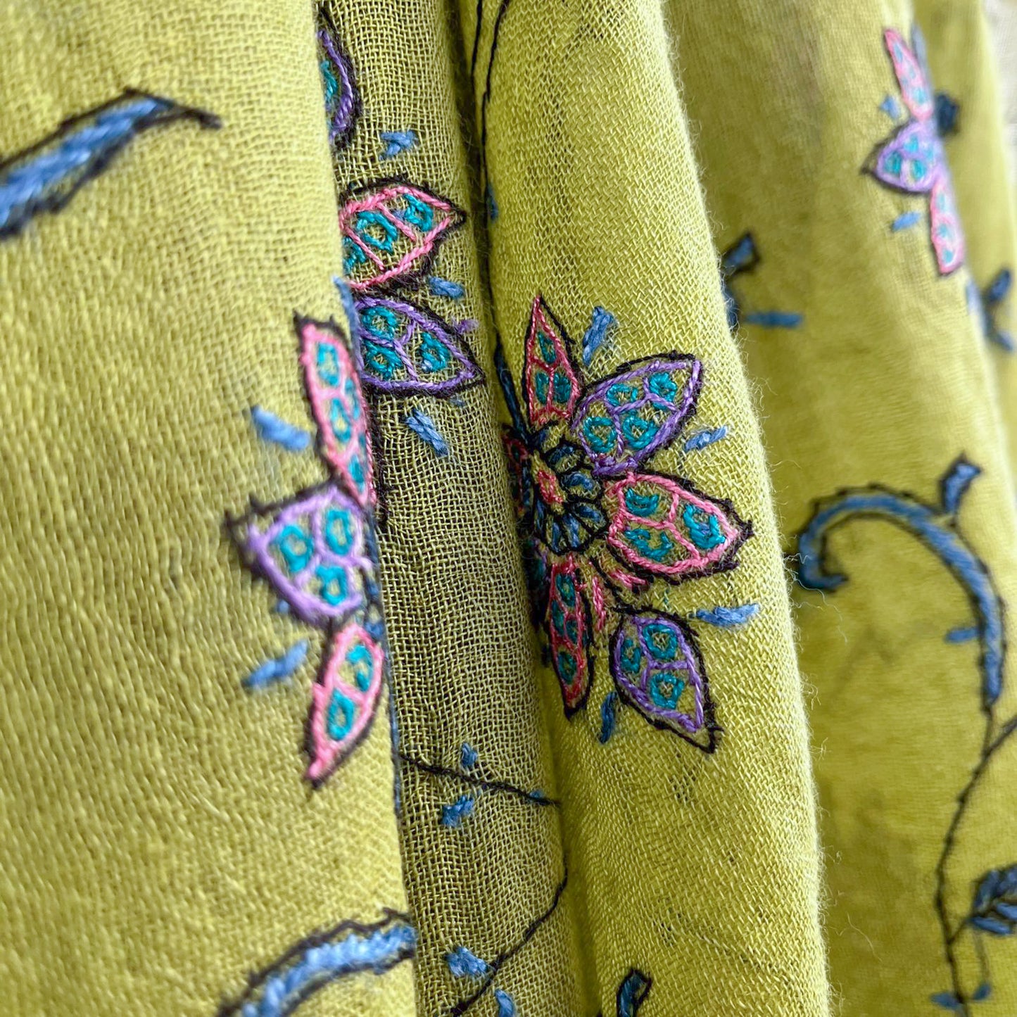 ウール&シルク ニードル手刺繍ストール (グリーン)