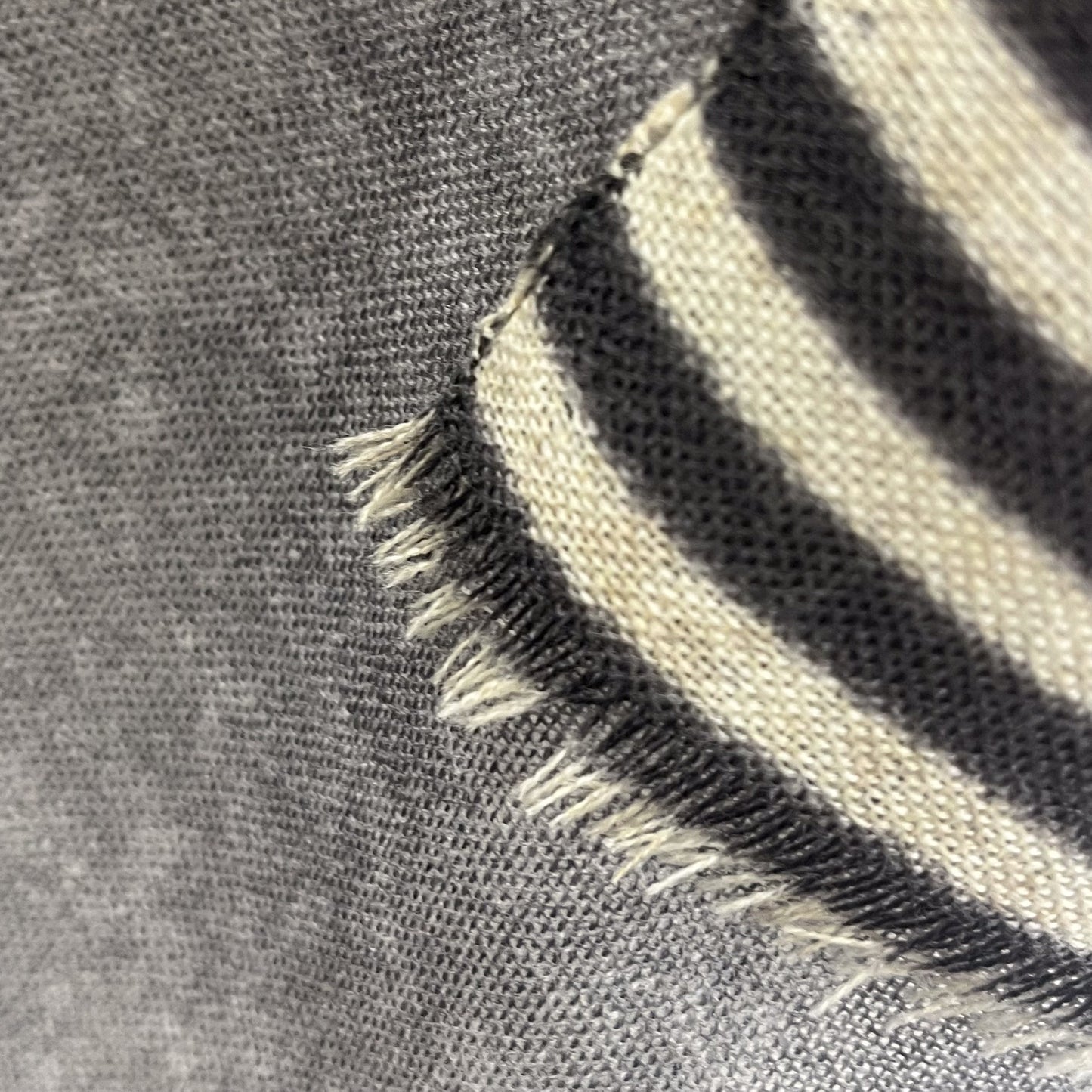 イタリア製ウールプリントストール(ブラック/ホワイト)