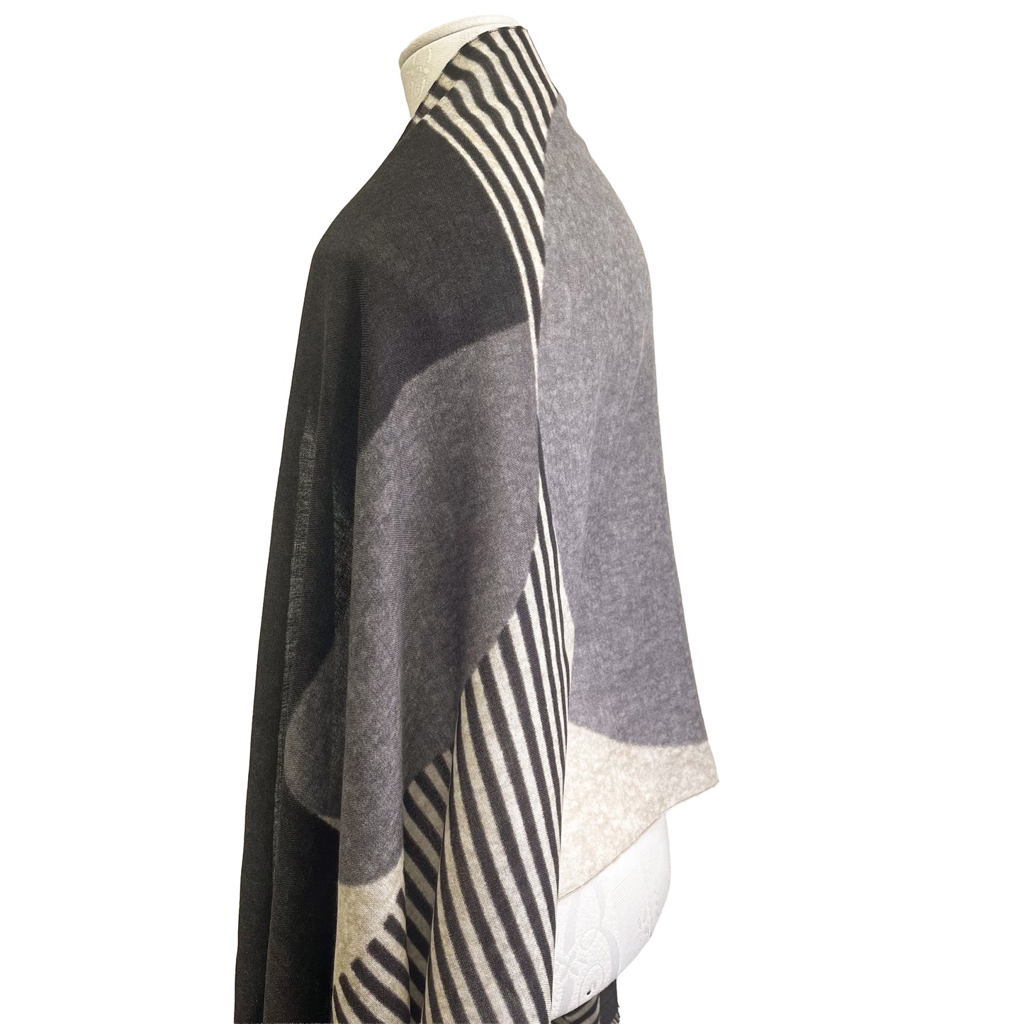 イタリア製ウールプリントストール(ブラック/ホワイト)