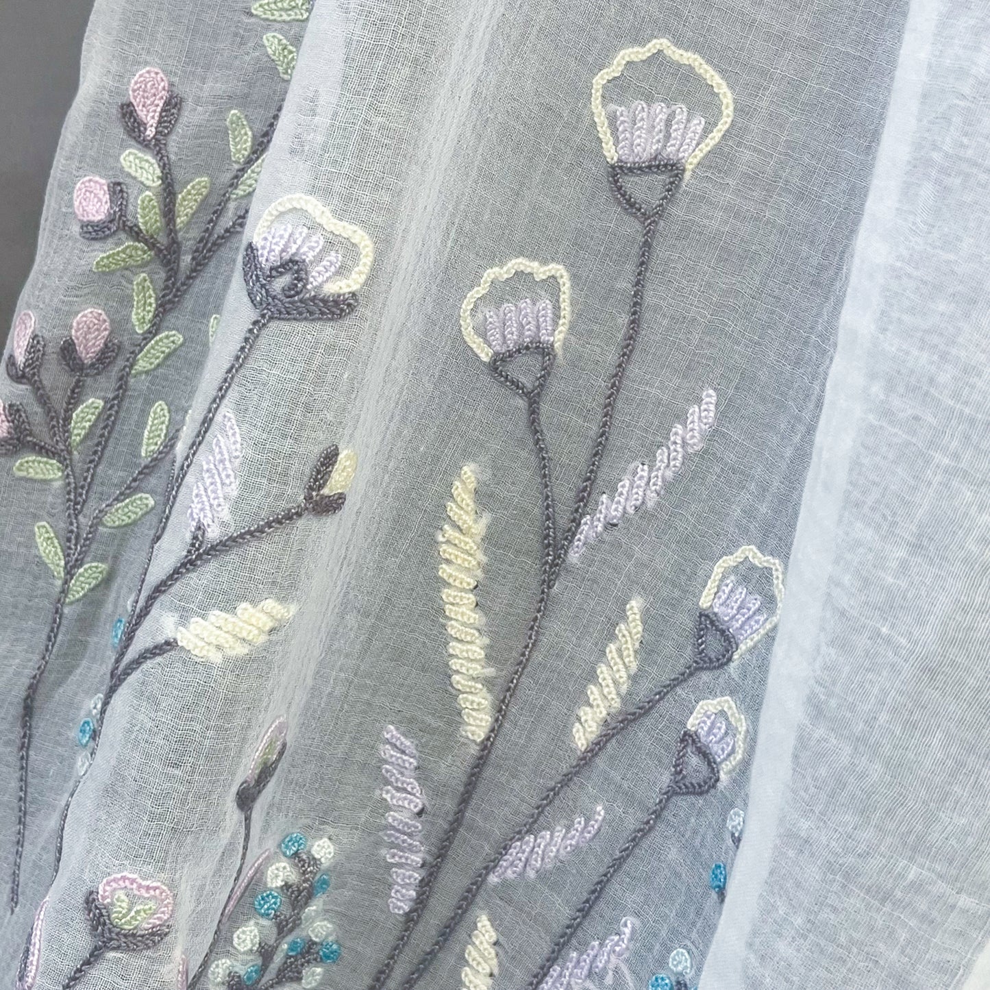 日本製オーガニックコットン素材　アリー手刺繍 ストール (ホワイト)