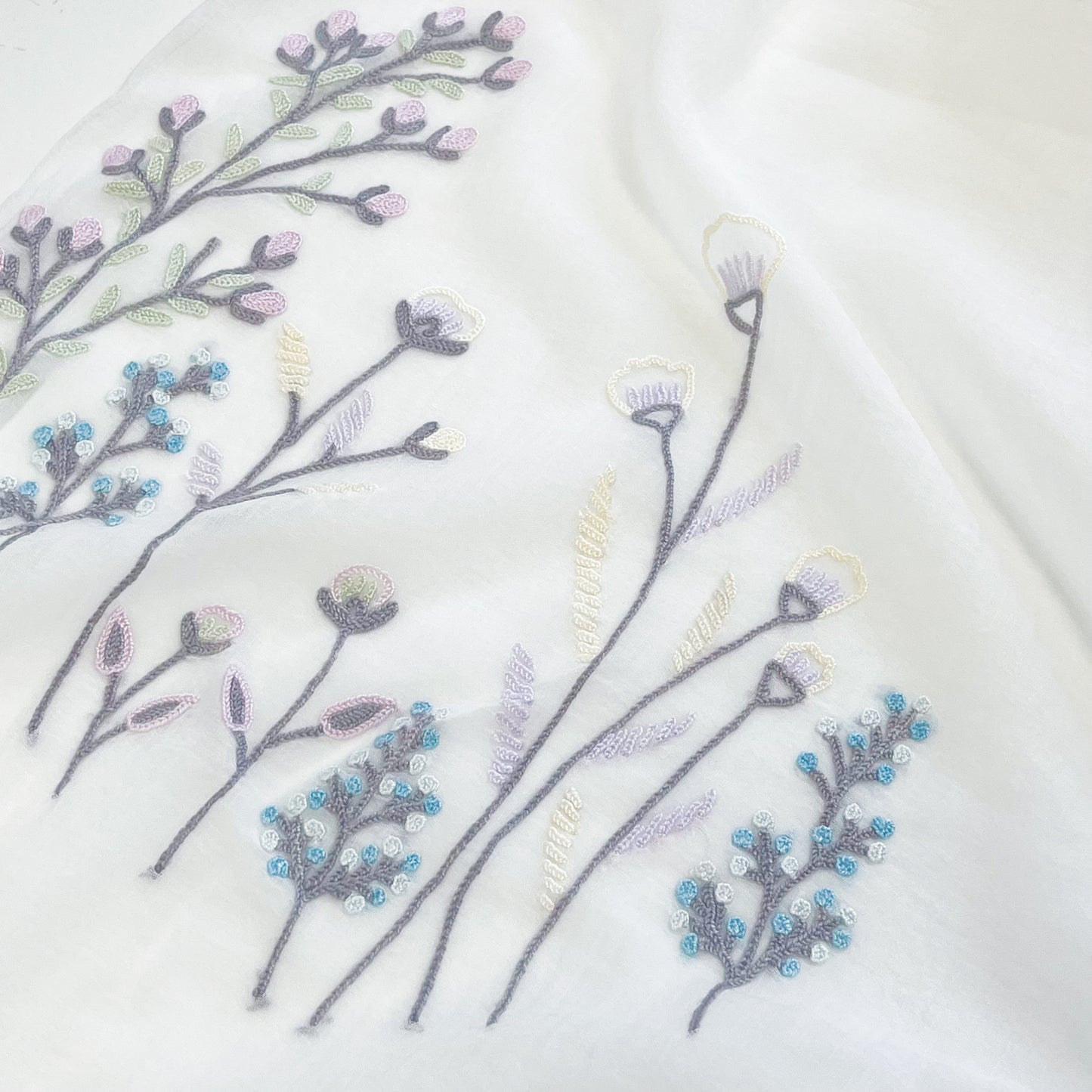 日本製オーガニックコットン素材　アリー手刺繍 ストール (ホワイト)