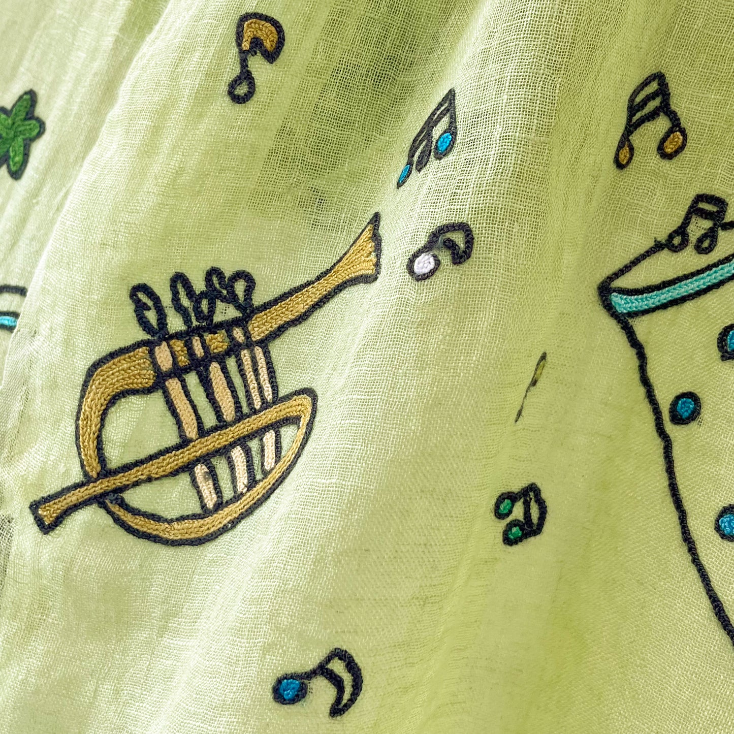 JAZZ柄 リネン アリー手刺繍ストール(ライトグリーン)