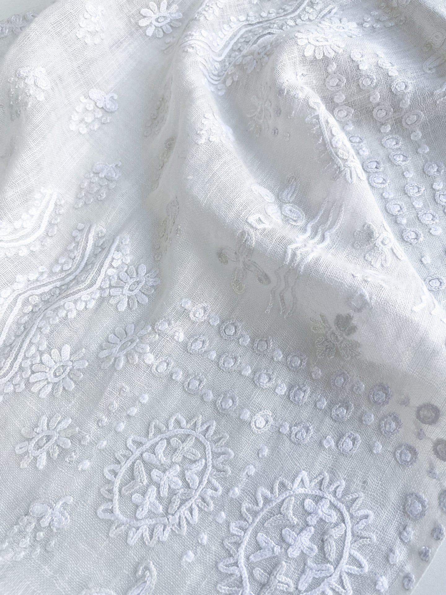 細幅リネン アリー手刺繍ストール(ホワイト/ホワイト)