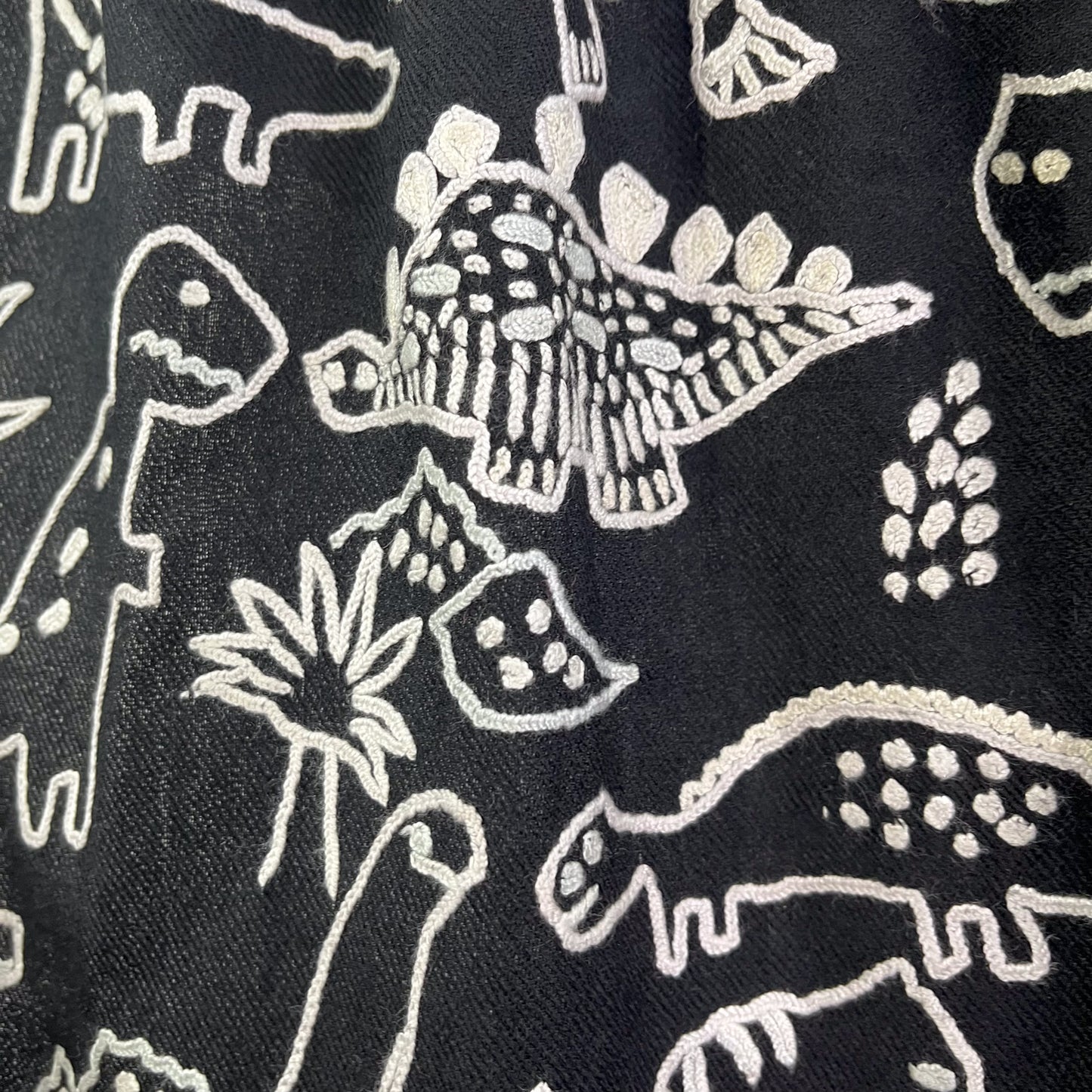 Dinosaur ウール アリー手刺繍ストール(ブラック)