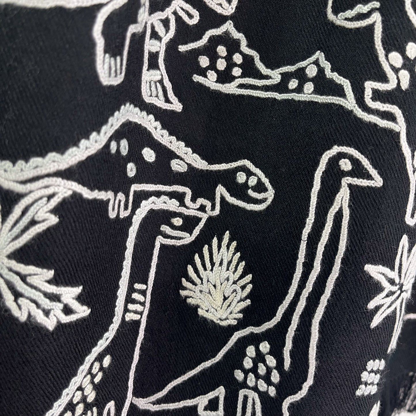 Dinosaur ウール アリー手刺繍ストール(ブラック)
