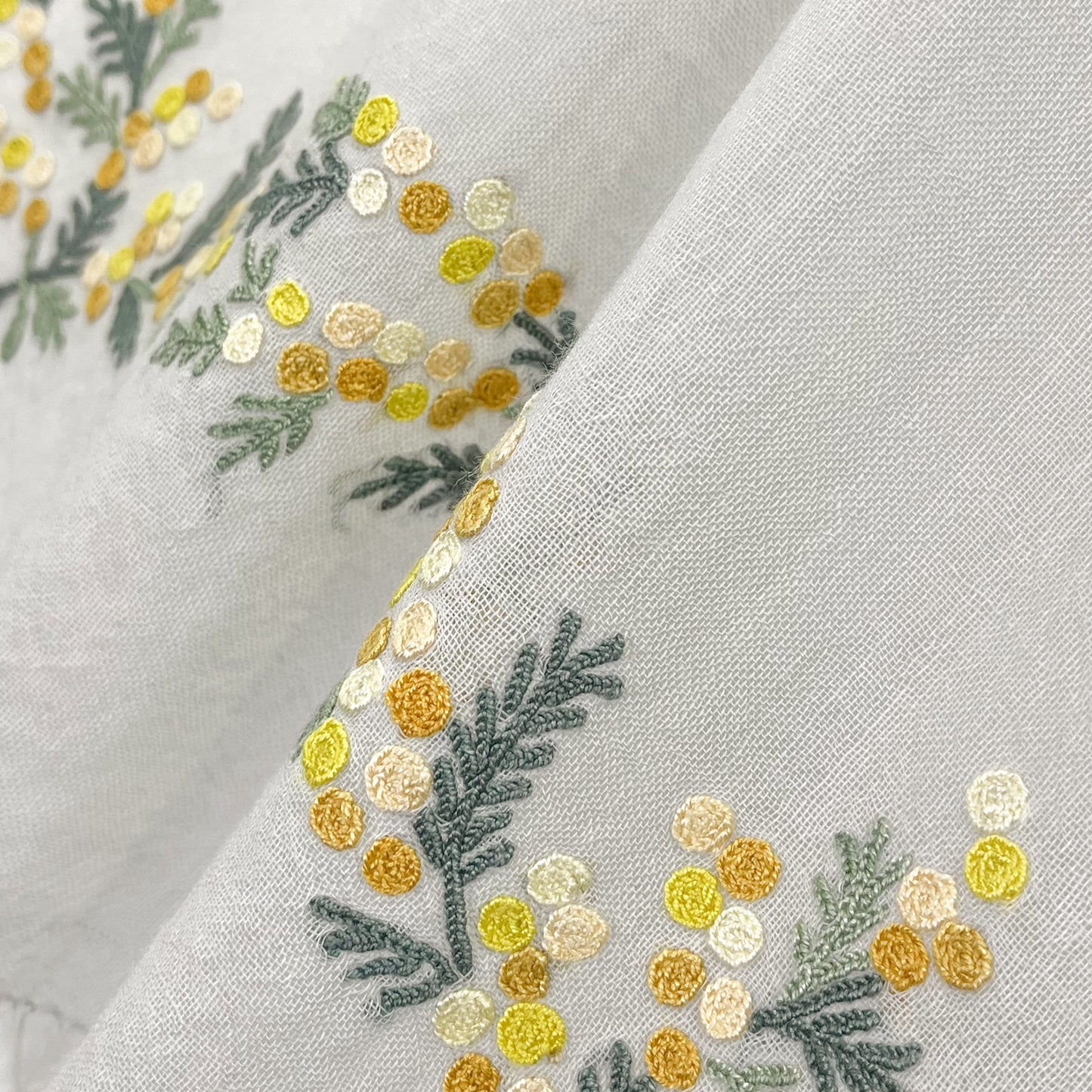 ミモザ　薄手ウール&シルク アリー手刺繍細幅ストール (ライトグレー)
