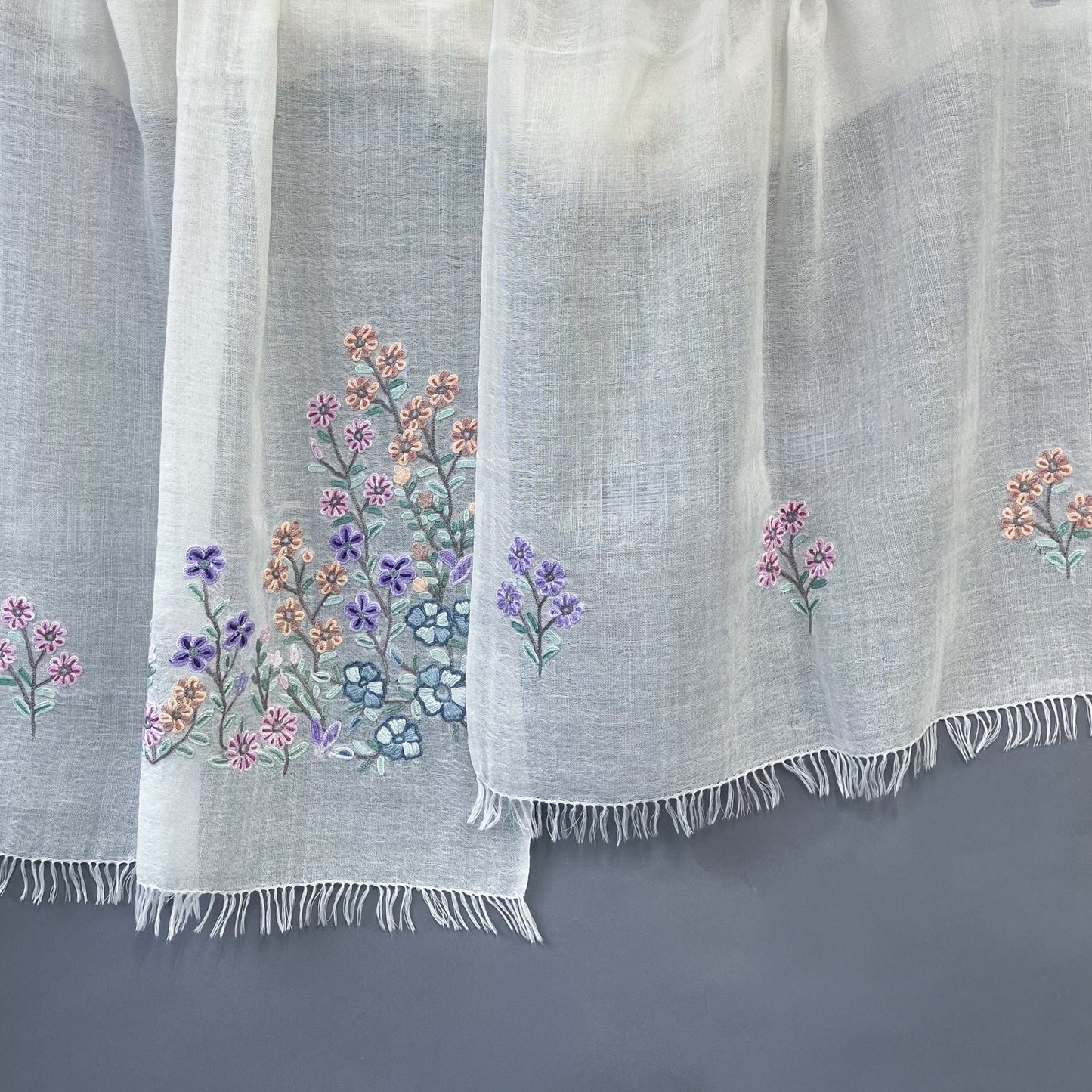 ギフトシリーズ 薄手ウール&シルク アリー手刺繍細幅ストール (ラベンダー)(ホワイト)(ライトブルー)