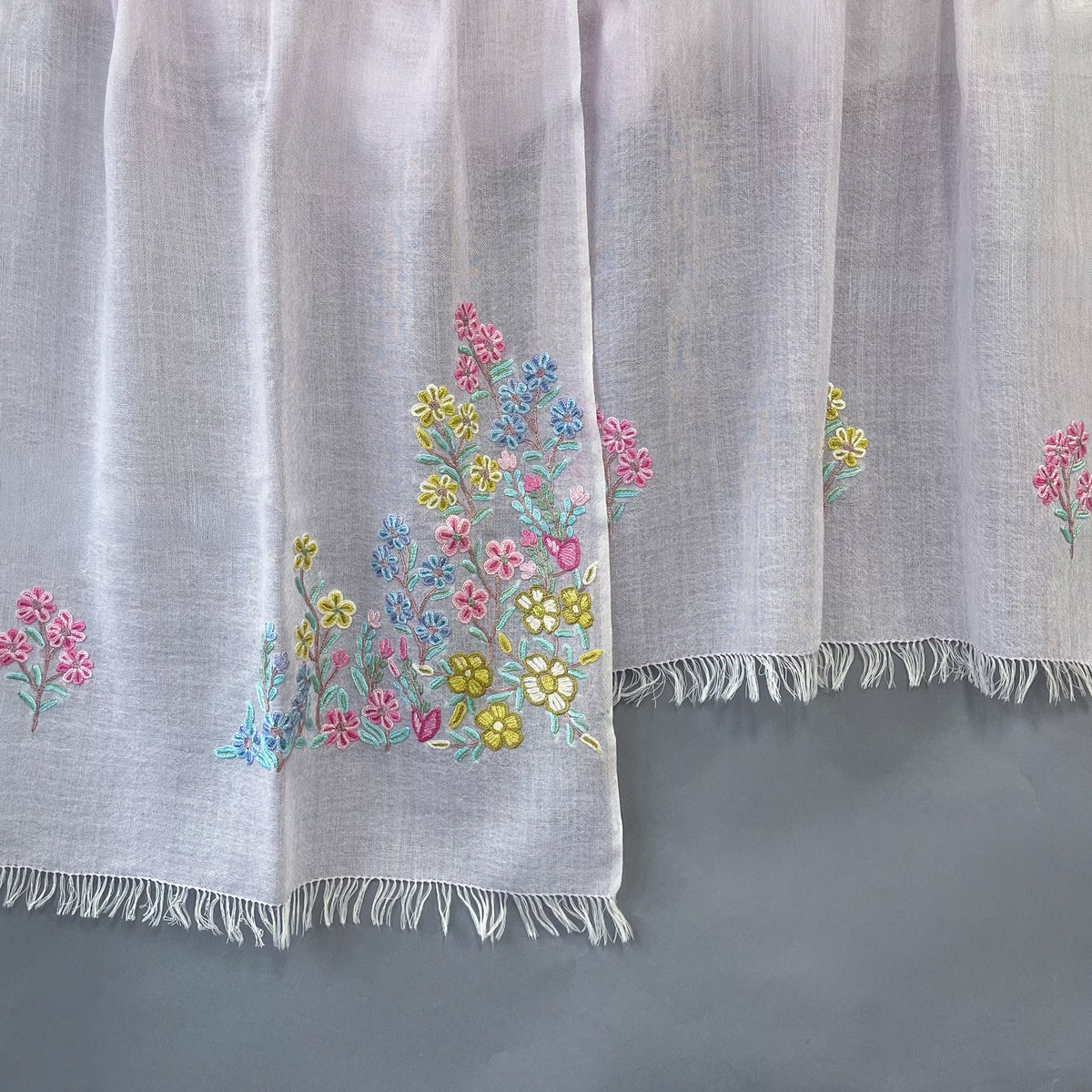 ギフトシリーズ 薄手ウール&シルク アリー手刺繍細幅ストール (ラベンダー)(ホワイト)(ライトブルー)