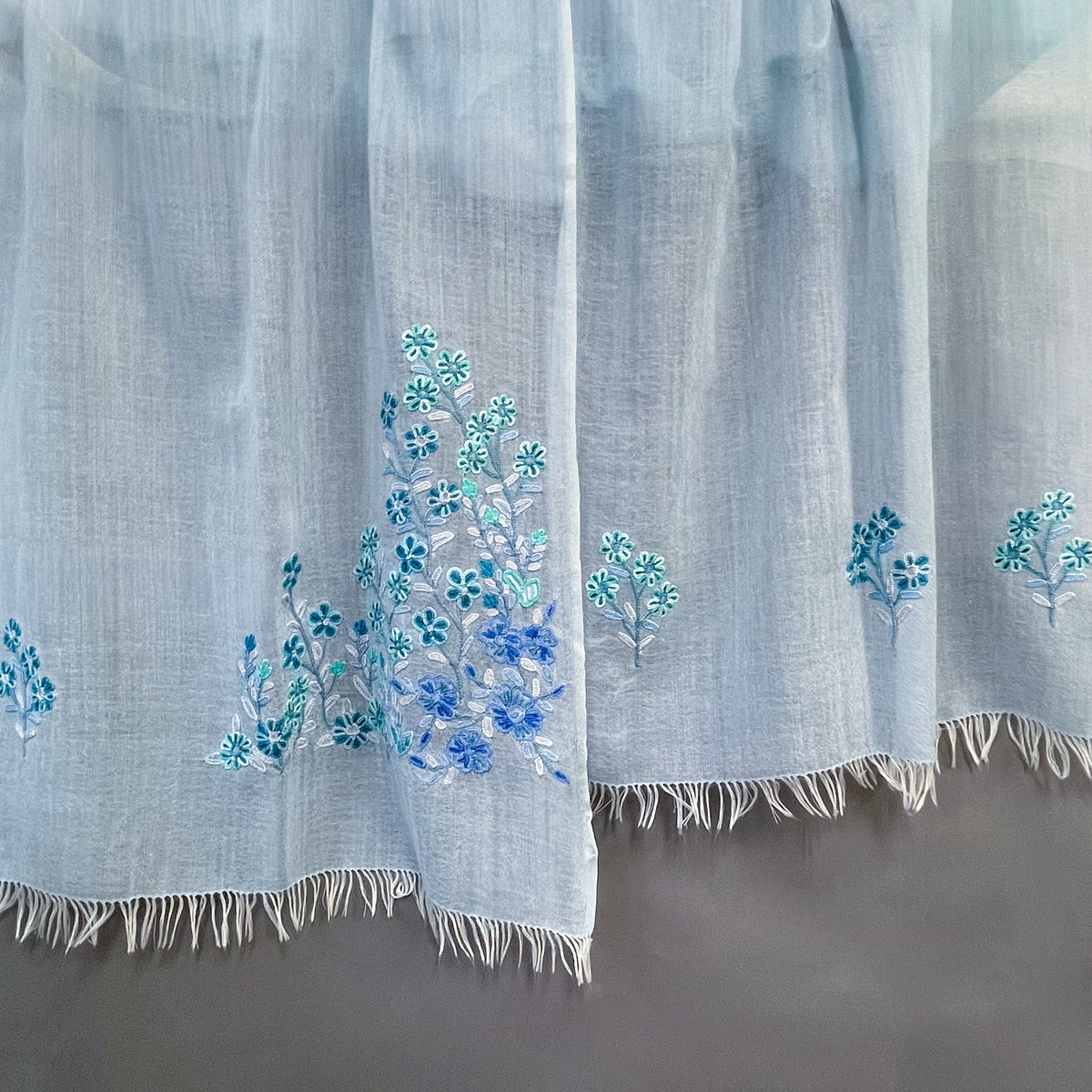 ギフトシリーズ 薄手ウール&シルク アリー手刺繍細幅ストール (ラベンダー)(ホワイト)(ライトブルー)