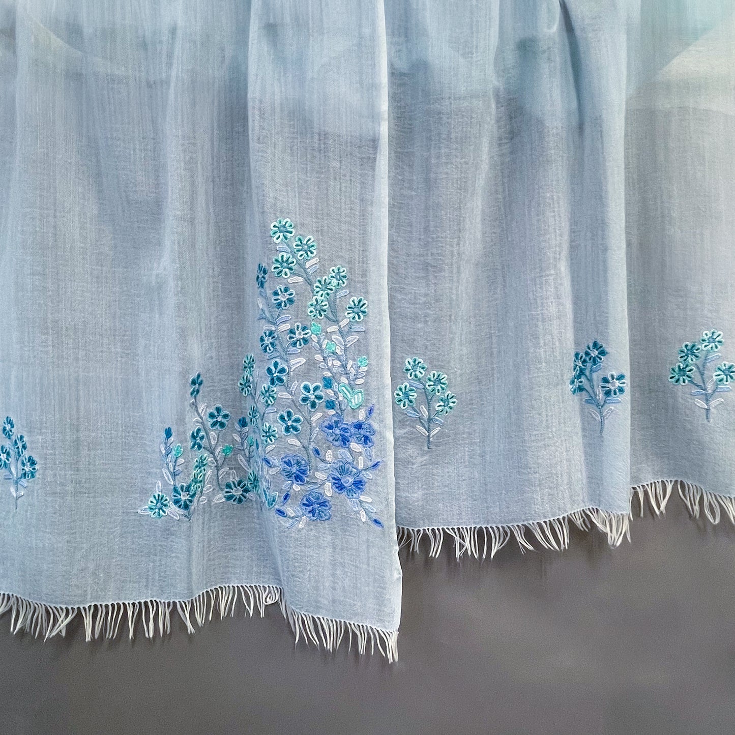 ギフトシリーズ 薄手ウール&シルク アリー手刺繍細幅ストール (ラベンダー)(ホワイト)(ライトブルー)