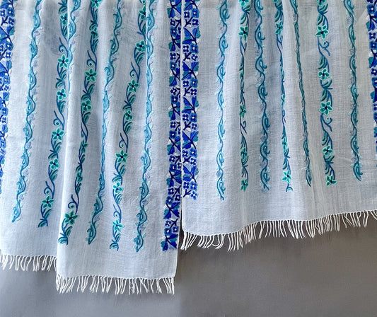 薄手ウール&シルク 細幅アリー手刺繍ストール (ライトブルー)