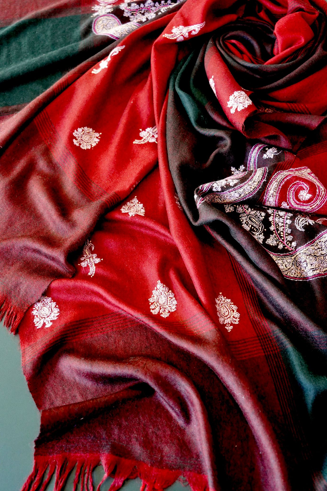 カシミヤ ニードル手刺繍ストール (ダークレッド)