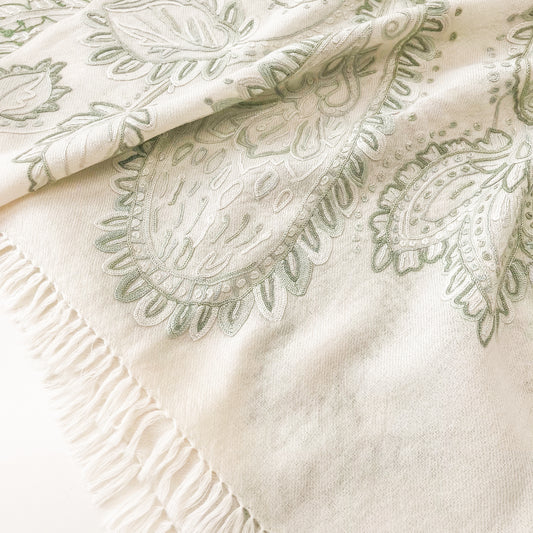 【期間限定スペシャル価格】Italian Paisleyウール アリー手刺繍ストール (ホワイト/ライトグリーン)【9/19まで】