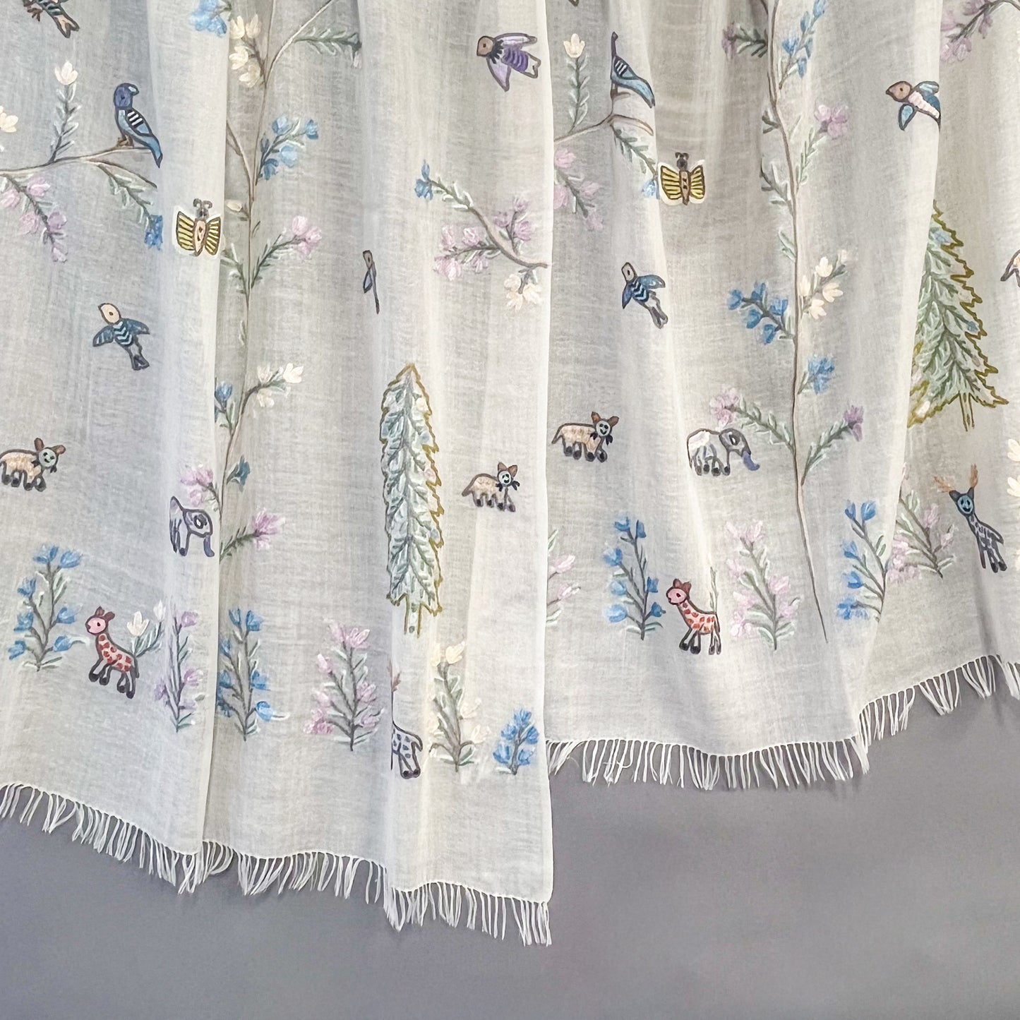 Tree of Life 薄手ウール&シルク アリー手刺繍ストール (ホワイト)