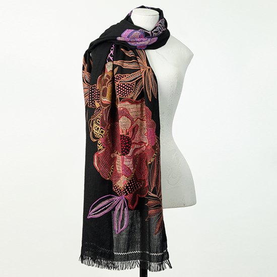 FLOWER OF HOPE ウール アリー手刺繍ストール (ブラック/ピンク)