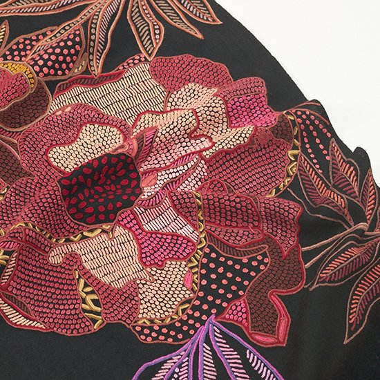 FLOWER OF HOPE ウール アリー手刺繍ストール (ブラック/ピンク)