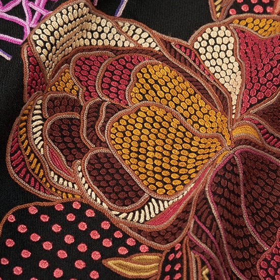 FLOWER OF HOPE ウール アリー手刺繍ストール (ブラック/ピンク)