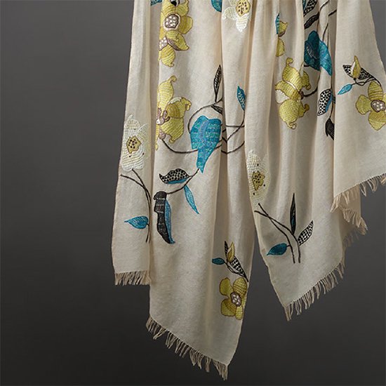 Flower wool and silk hand-embroidered stole (light beige)